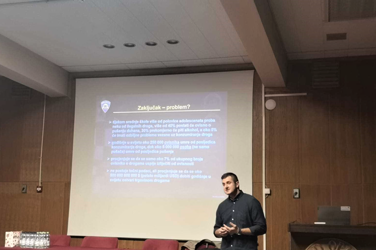 Slika /A%20Nove%20Fotke/OPT-TRIBINA-DJ-20.10.-NOVO.png