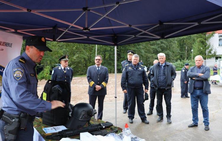 Slika /Dan%20policije/2020/Dan%20policije%20-%20%C5%A0apjane.jpg