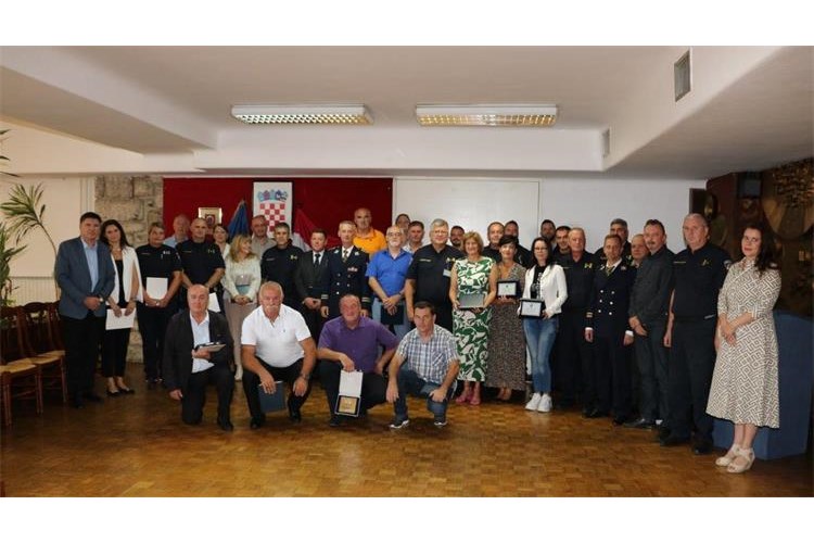 Slika /Dan%20policije/Pohvale%20-2023.jpg