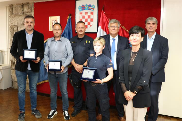 Slika /Dan%20policije/Zahvalnice-2024%20(1).JPG