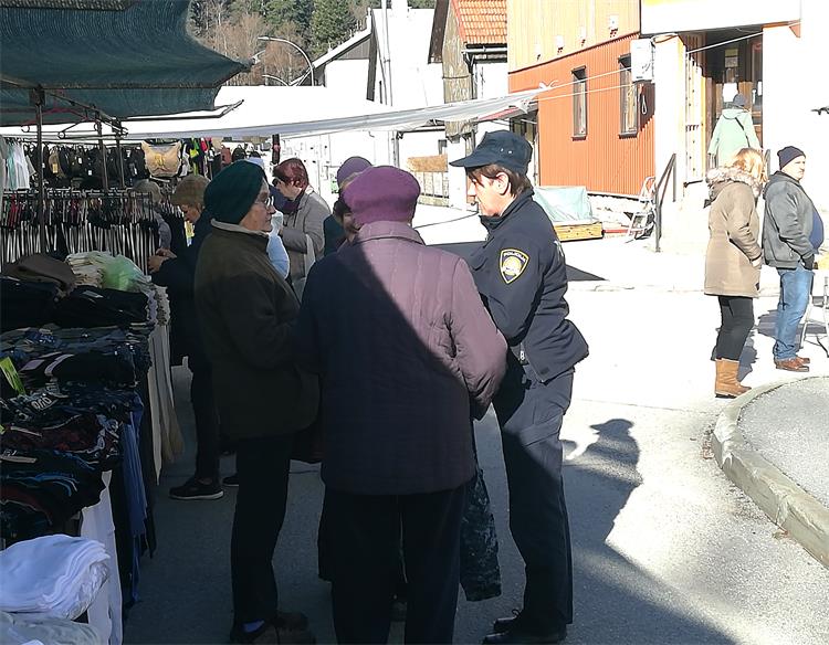 Slika /Prevencija/WEB%20HEROJ%203%20Tr%C5%BEni%20dan%20Delnice.jpg