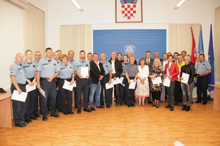 Slika /vijesti/2019/Pohvalnice%20(2).jpg