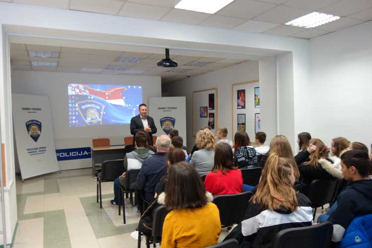 Slika /vijesti/2019/predavanje%20me%C4%91.%20dan%20obitelji1.jpg