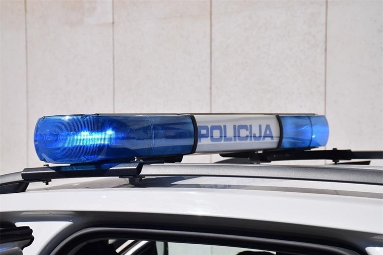 Slika 2026/policija%20natpis4.jpg