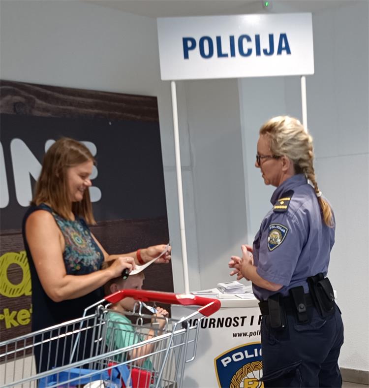 Slika Prevencija/2022/Info%20punktovi%20-%20trg.%20centri%20(1).jpg