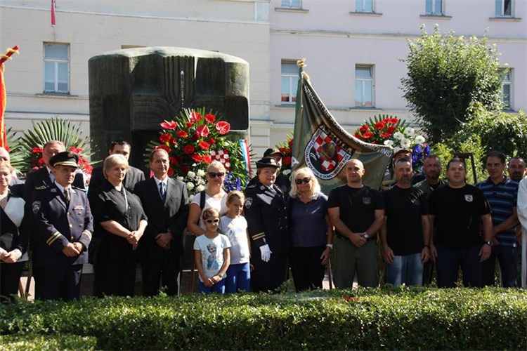 Slika vijesti/2015/GOSPIĆ-AJKULE-MALA.JPG